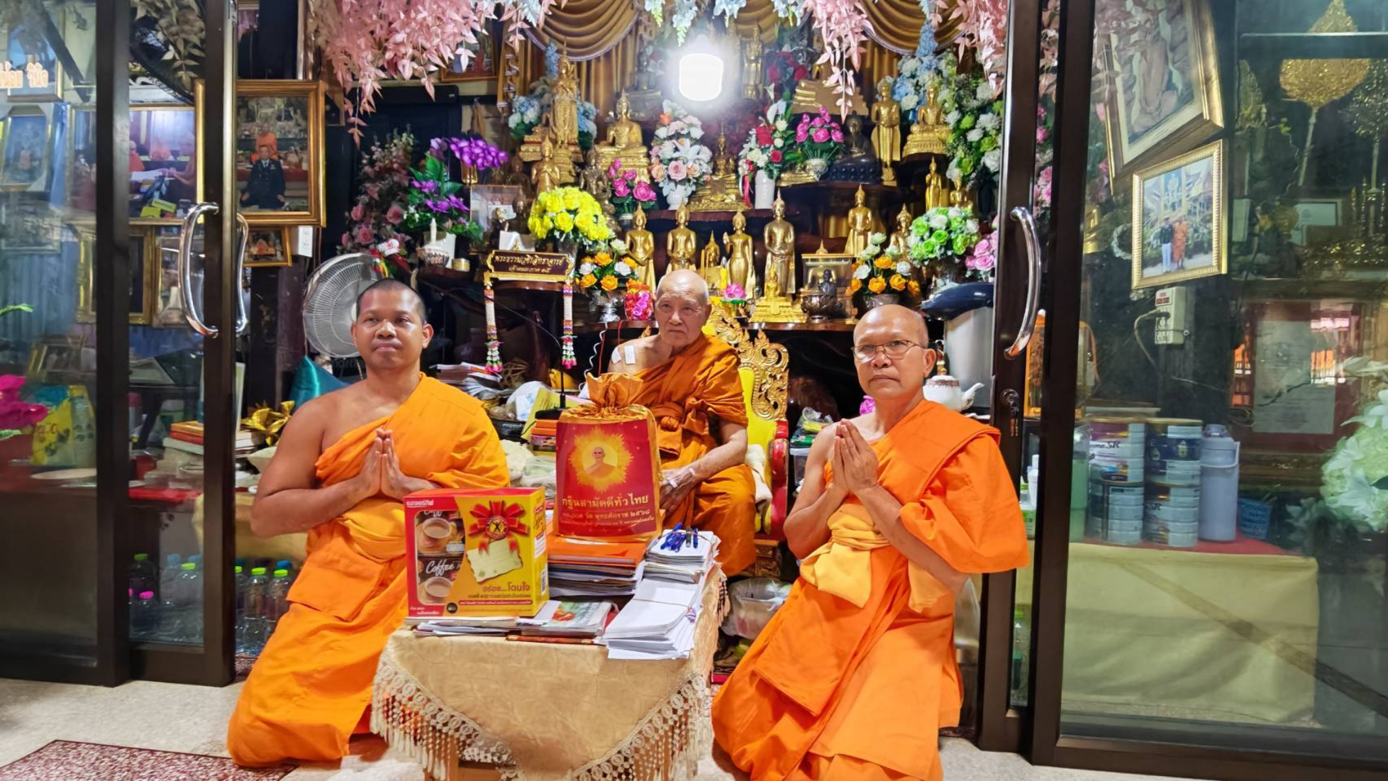 ภาพร่วมขบวนกฐินวัดคลองวาฬ