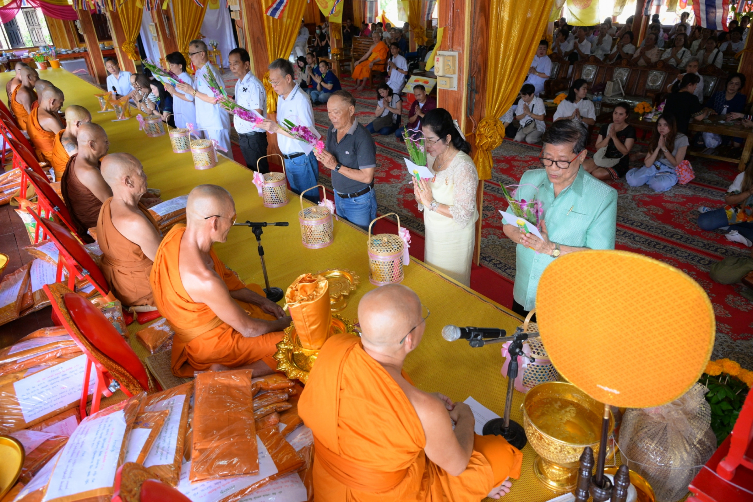 ภาพร่วมพิธีกรรมวัดแหลมประดู่