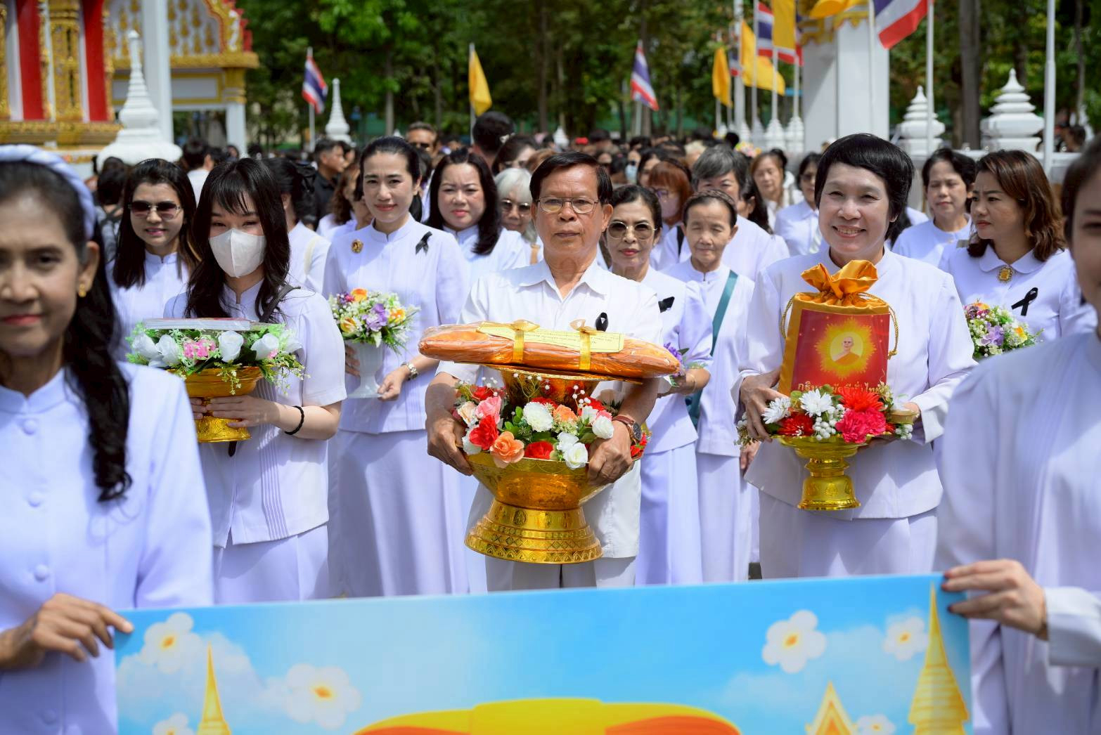 ภาพร่วมพิธีกรรมวัดพันเสด็จนอก