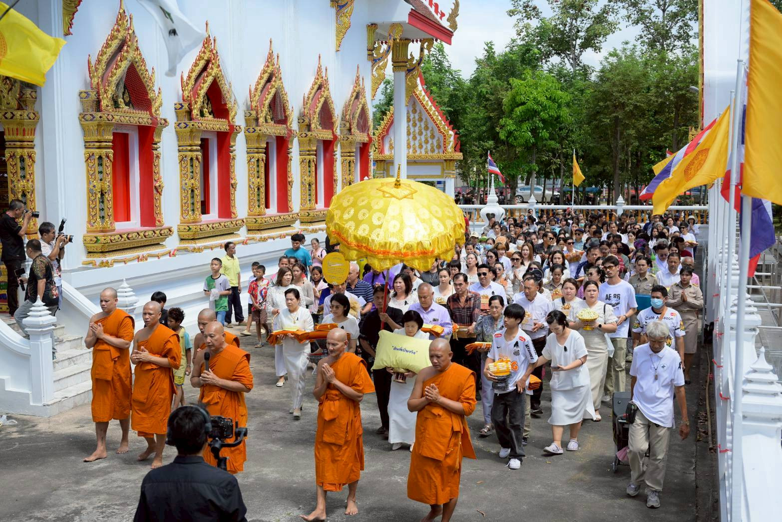 ภาพร่วมพิธีกรรมวัดพันเสด็จนอก