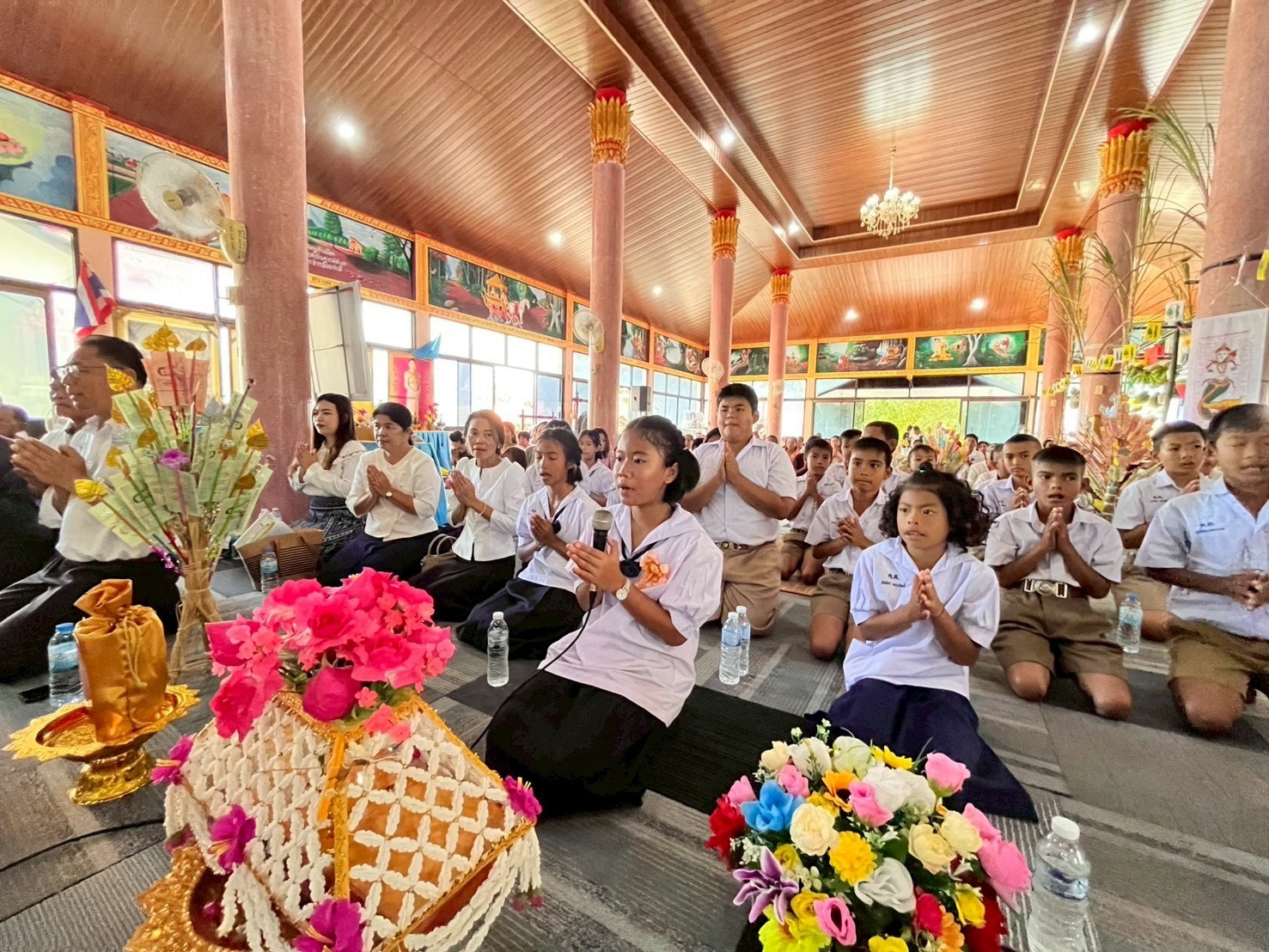 ภาพร่วมพิธีกรรมวัดแจ้งสว่าง