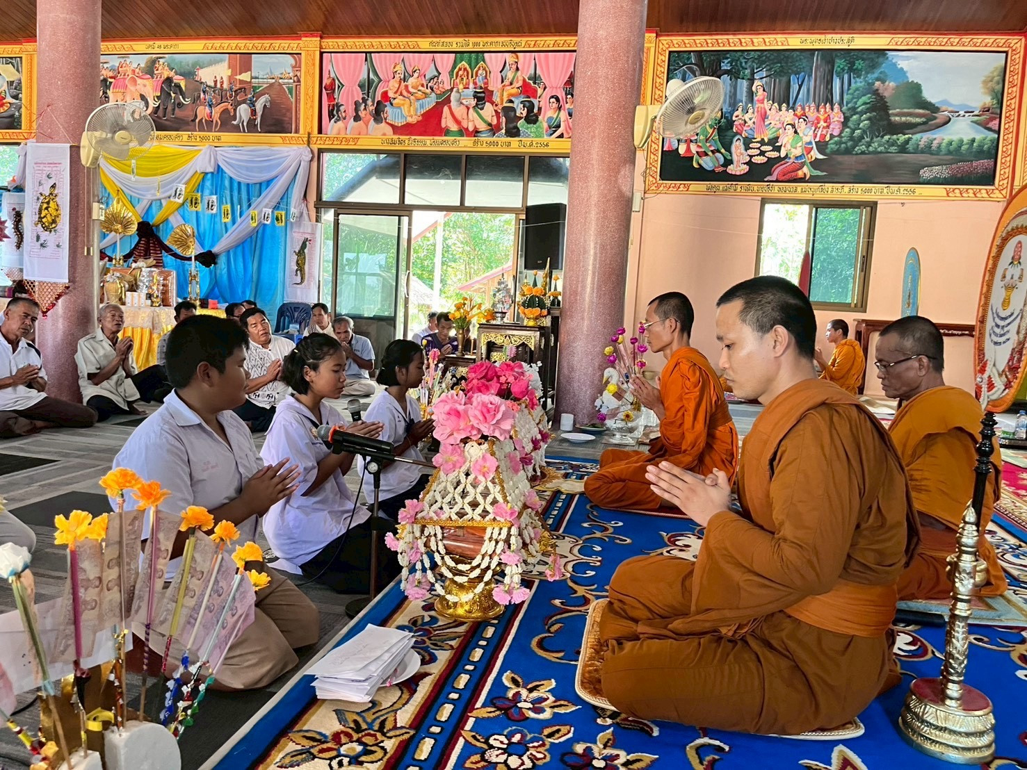 ภาพร่วมพิธีกรรมวัดแจ้งสว่าง