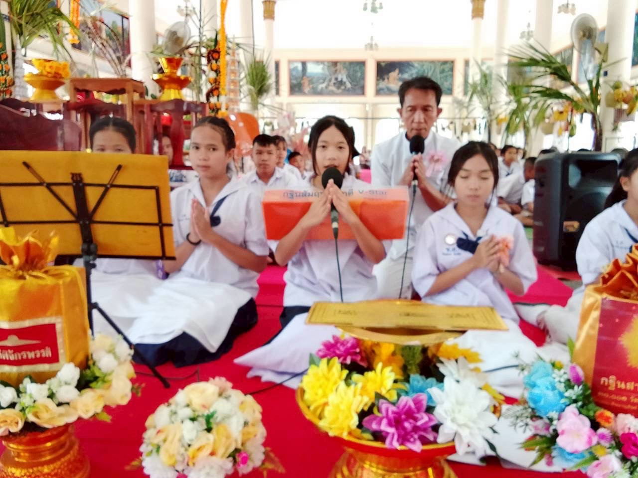ภาพกล่าวคำถวายกฐินวัดบัวแดง