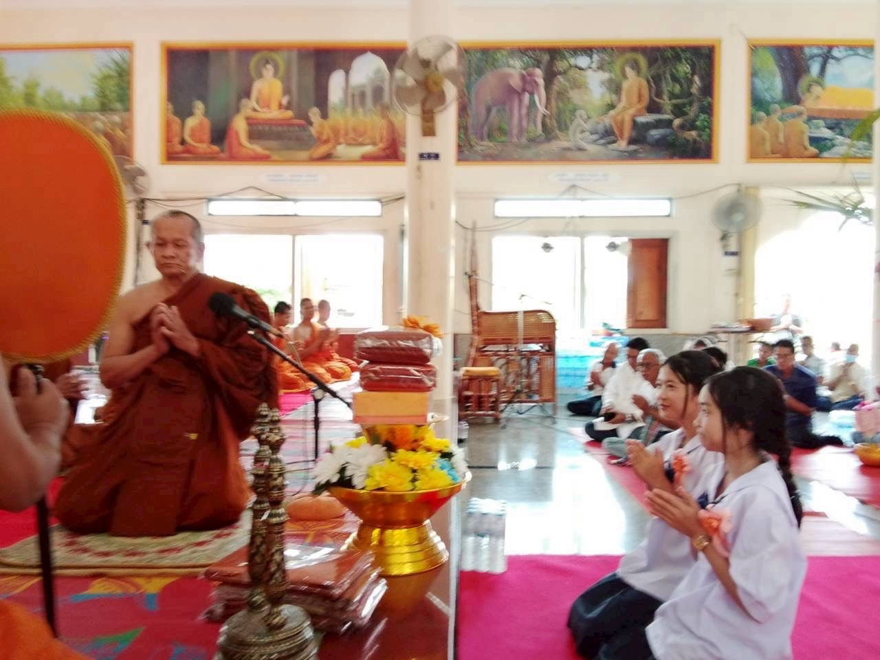 ภาพร่วมพิธีกรรมวัดบัวแดง