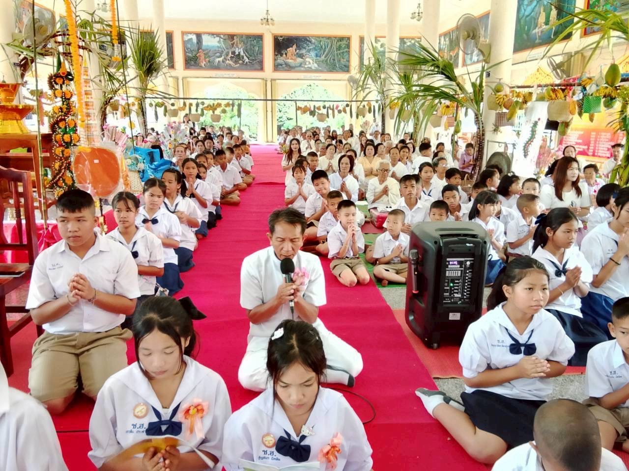 ภาพร่วมพิธีกรรมวัดบัวแดง