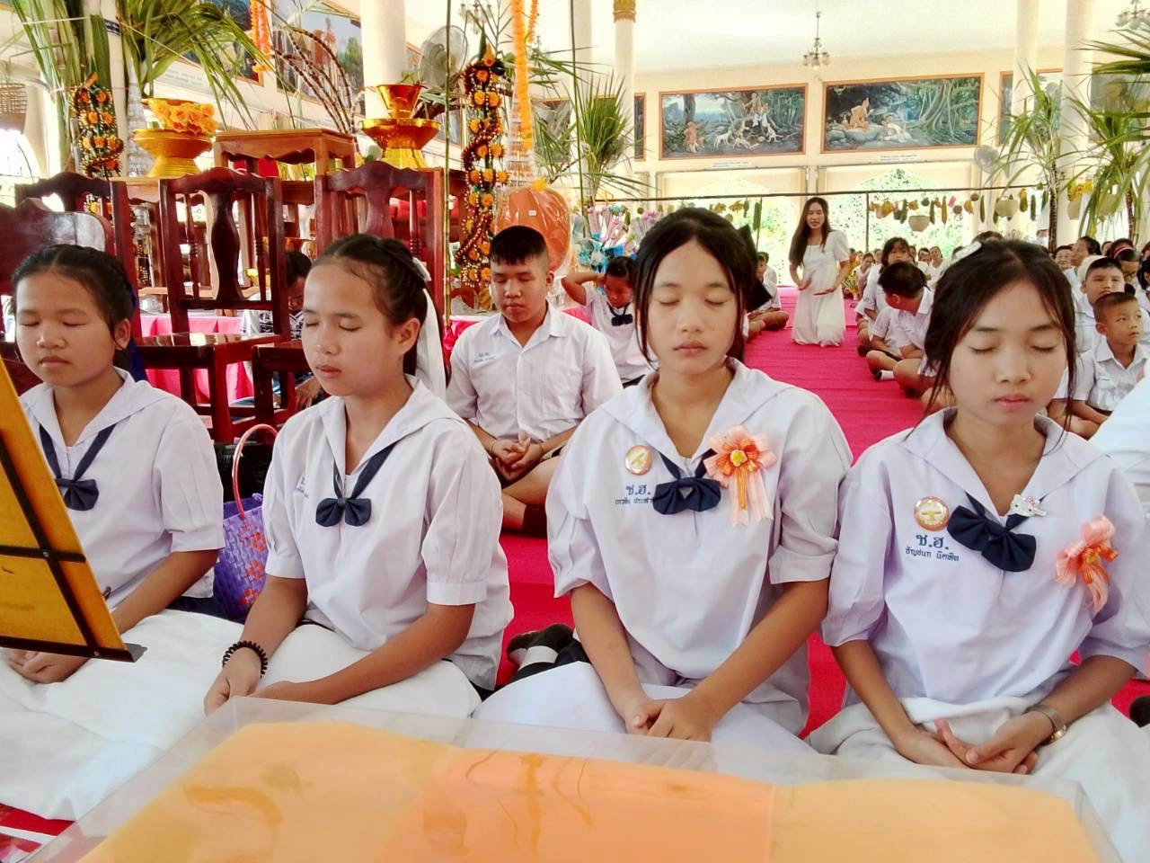 ภาพร่วมพิธีกรรมวัดบัวแดง