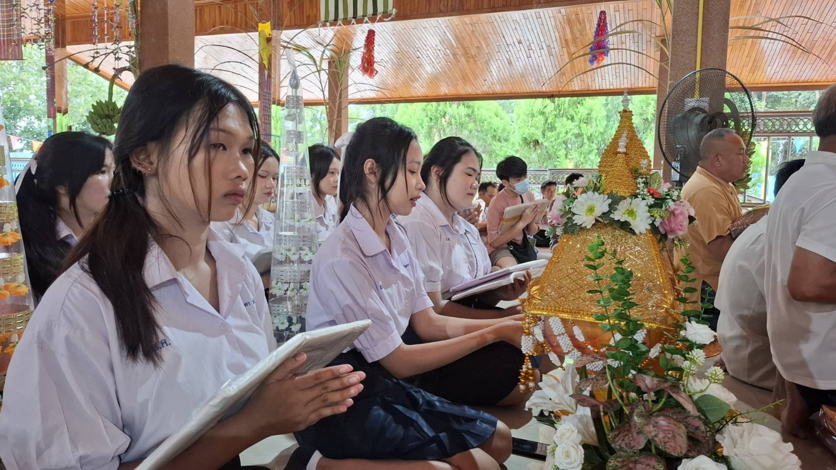 ภาพร่วมพิธีกรรมวัดป่าศีลคุณ