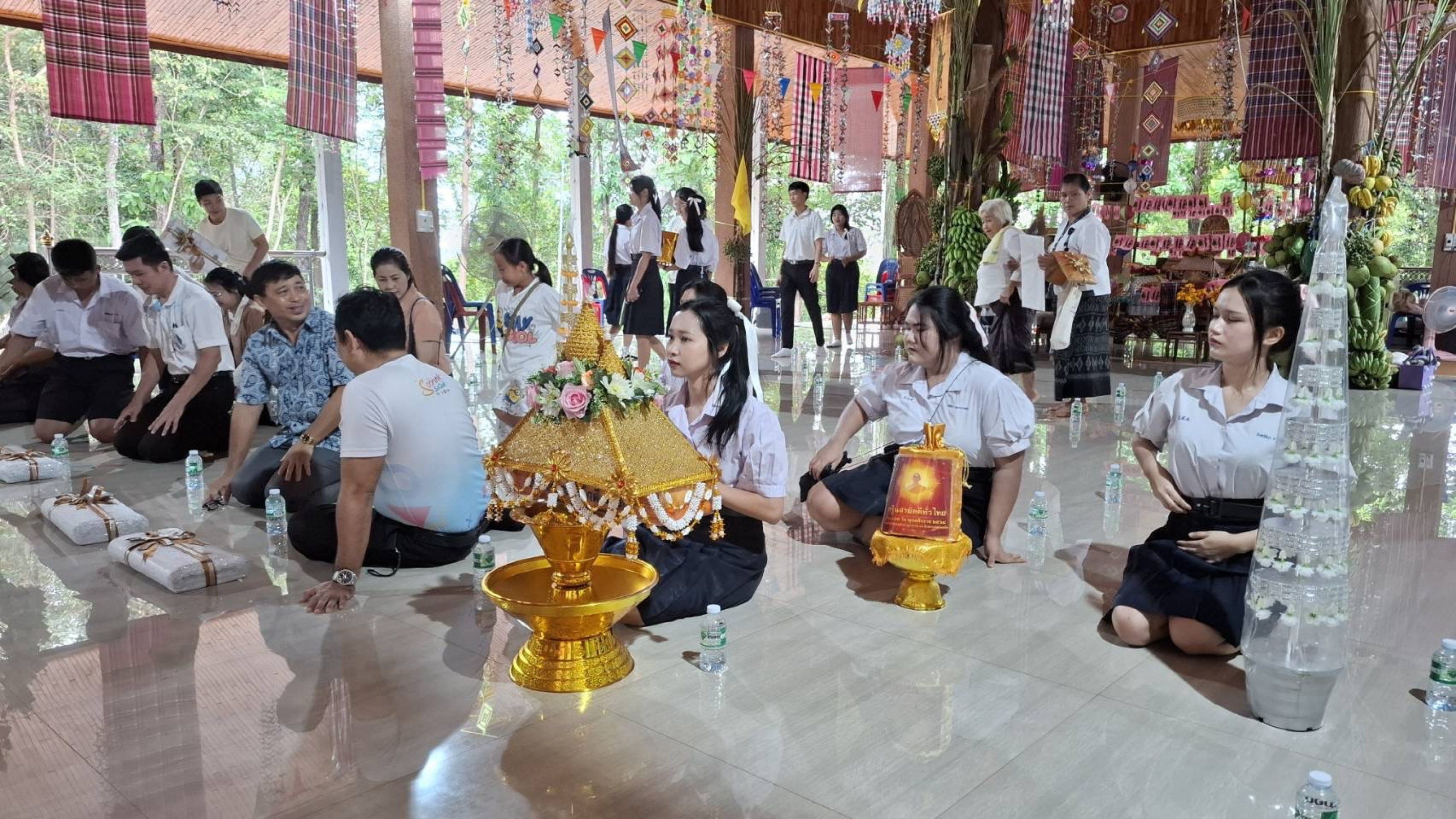 ภาพร่วมพิธีกรรมวัดป่าศีลคุณ