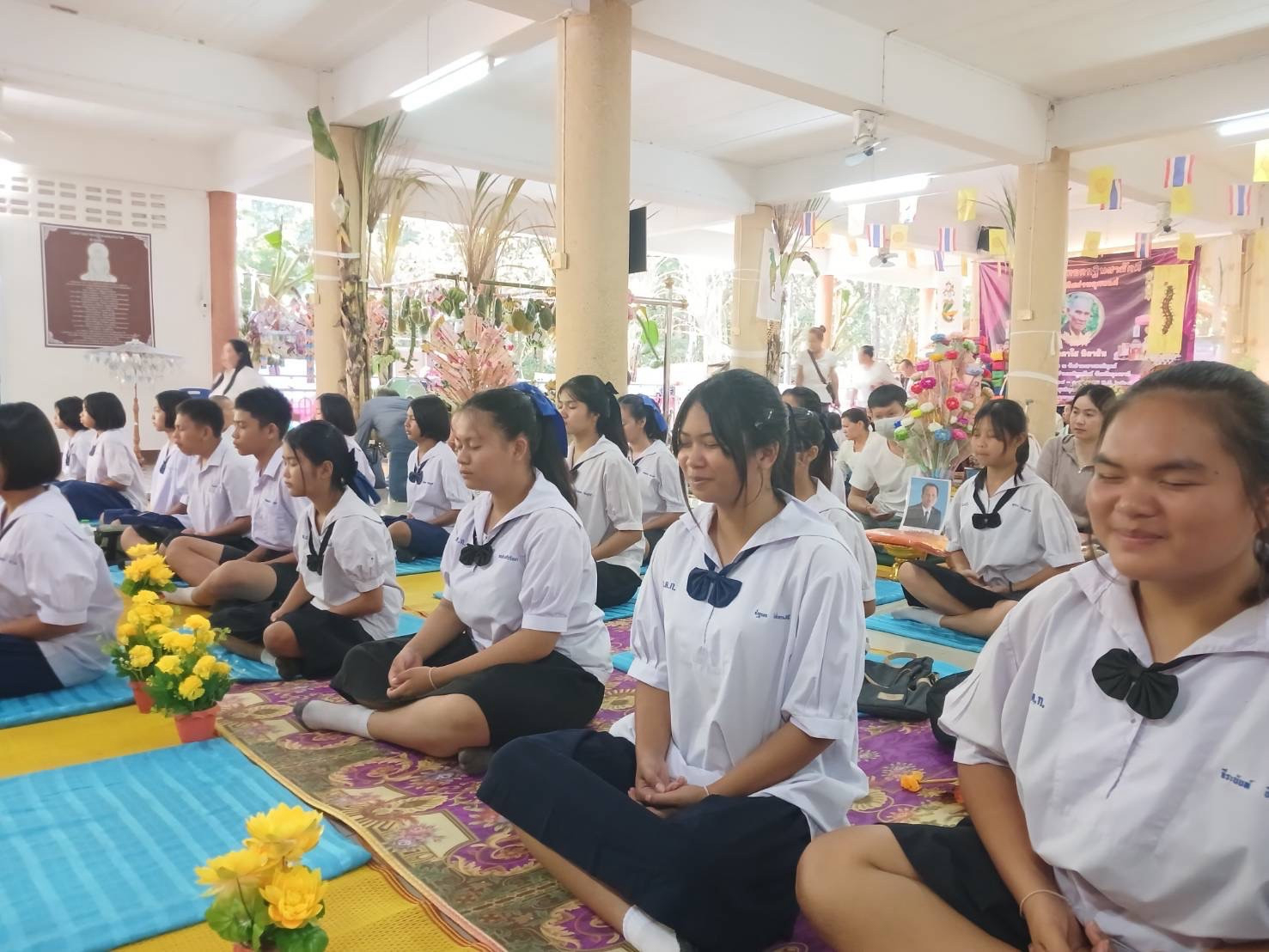 ภาพร่วมพิธีกรรมวัดป่าดงยางพรพิบูลย์