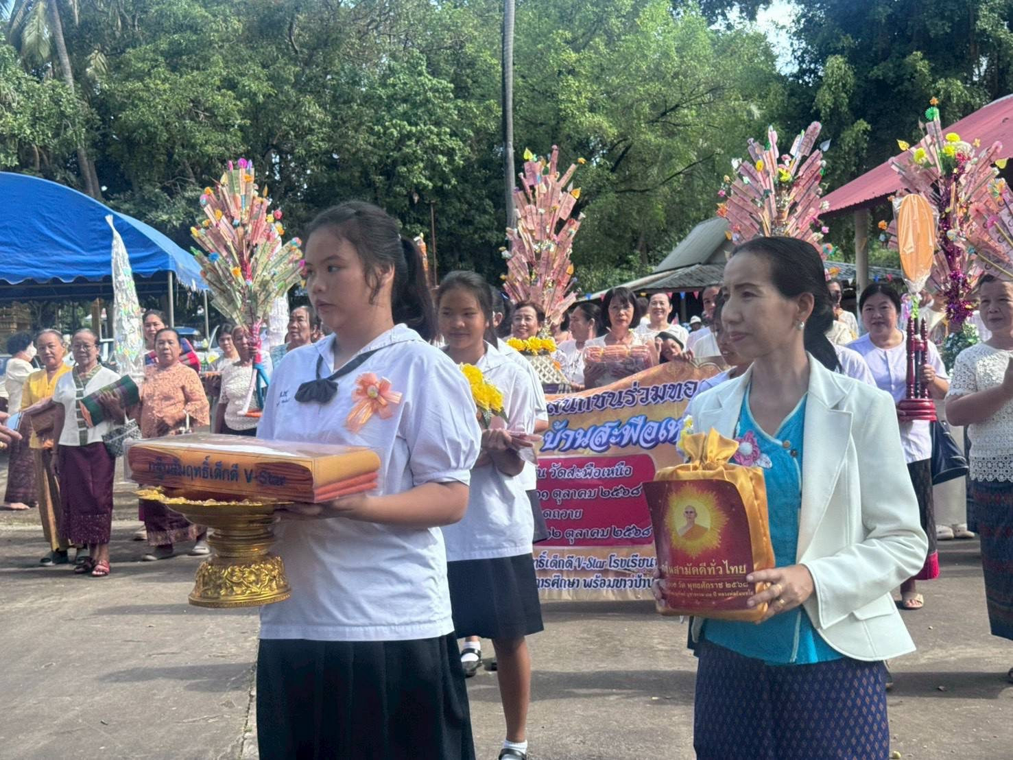 ภาพร่วมขบวนกฐินวัดสะพือเหนือ