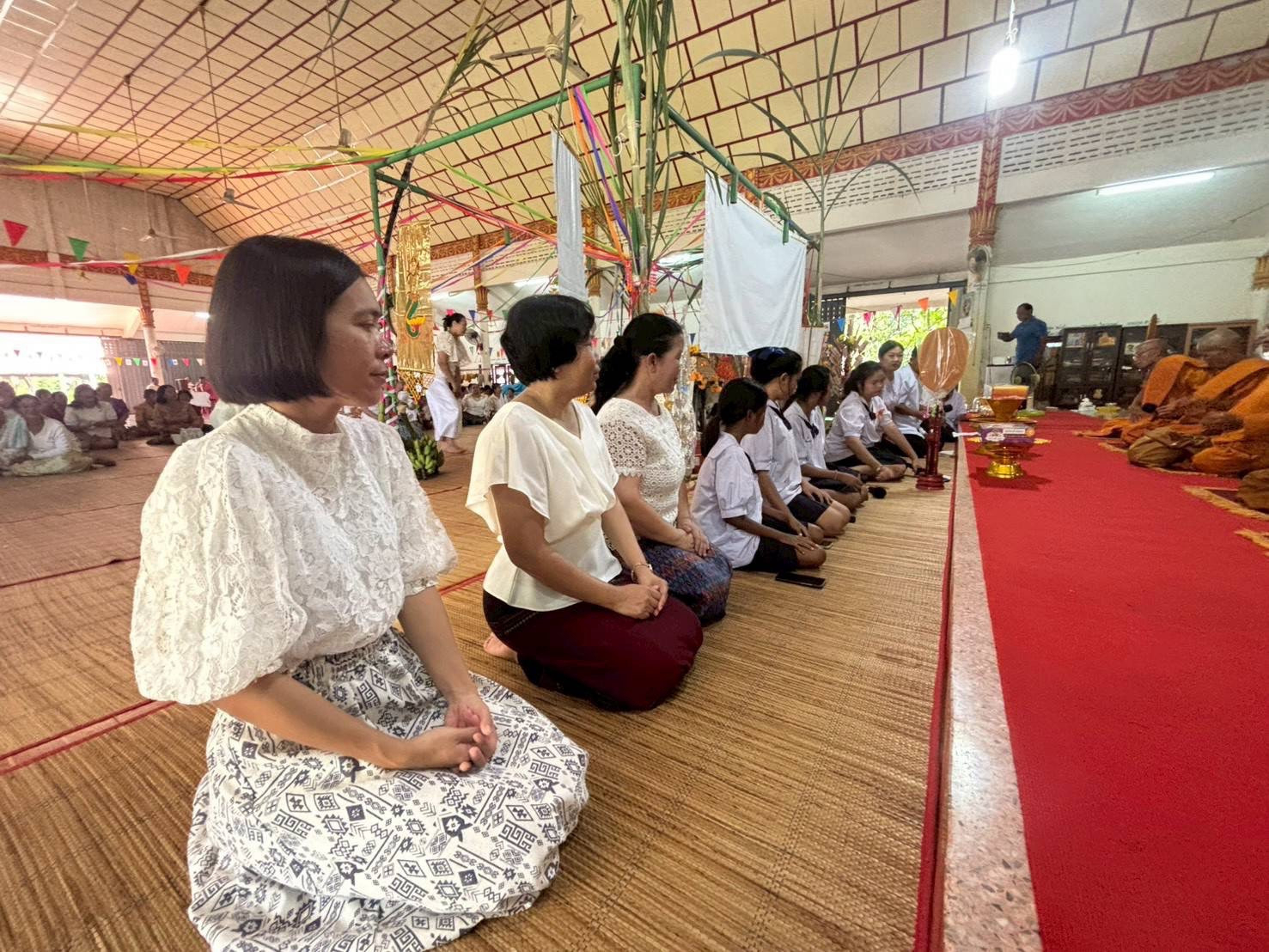 ภาพร่วมพิธีกรรมวัดสะพือเหนือ