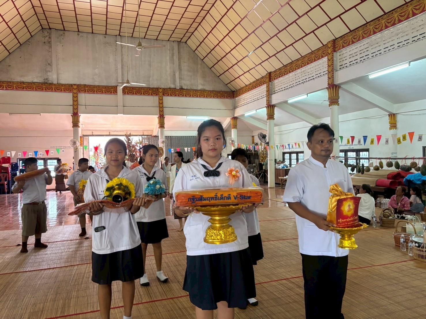 ภาพร่วมพิธีกรรมวัดสะพือเหนือ