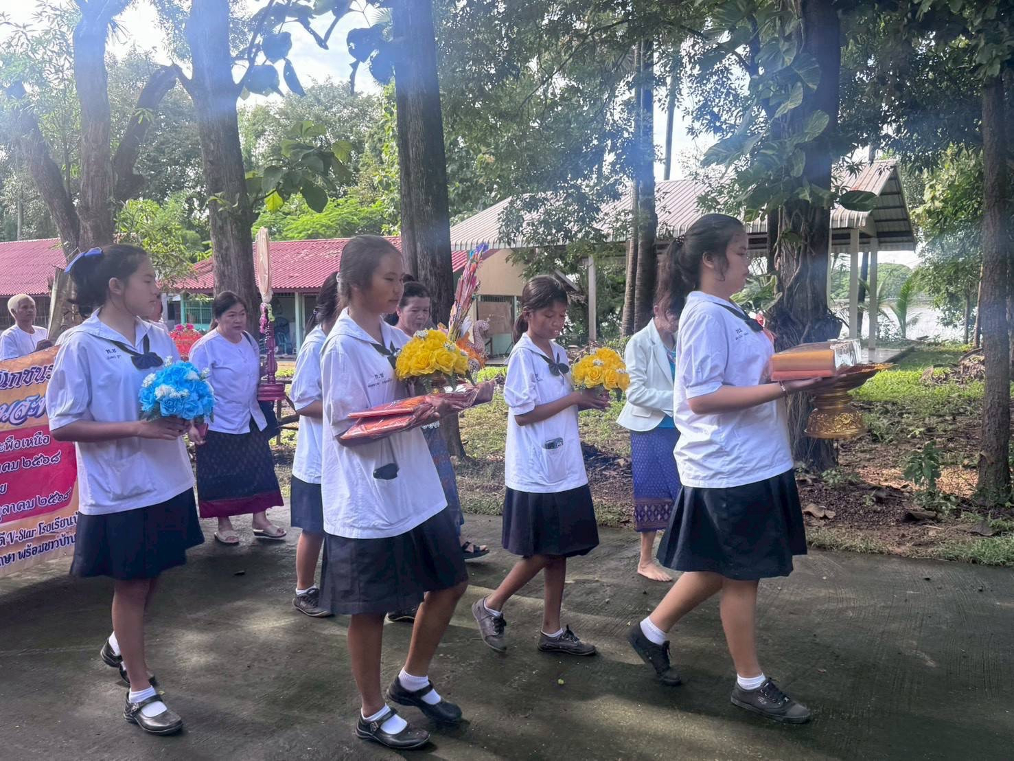 ภาพร่วมพิธีกรรมวัดสะพือเหนือ