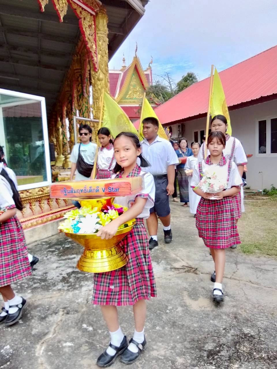 ภาพร่วมขบวนกฐินวัดคูเดื่อ