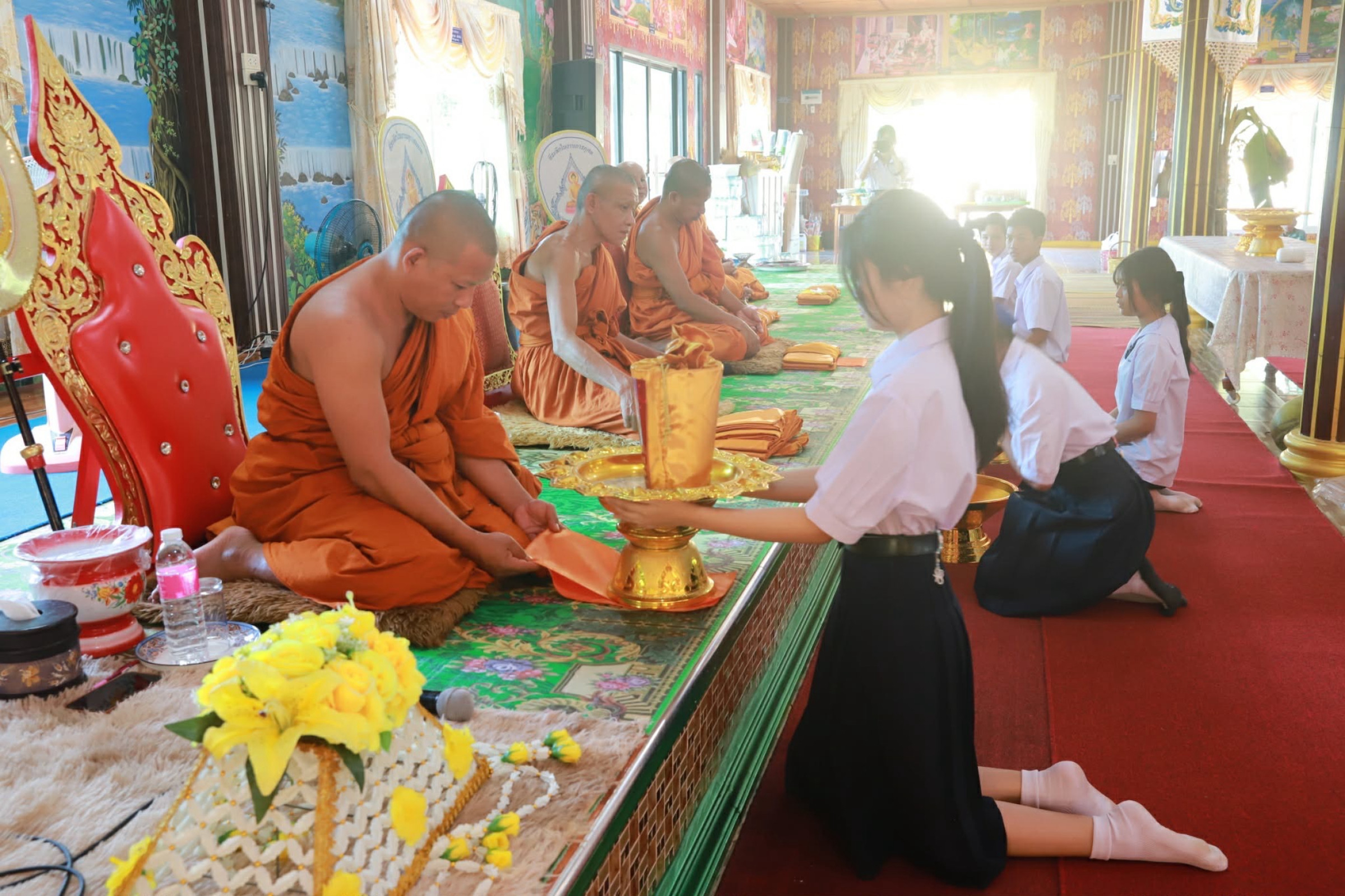 ภาพการถวายปัจจัยวัดป่าดอนพระ