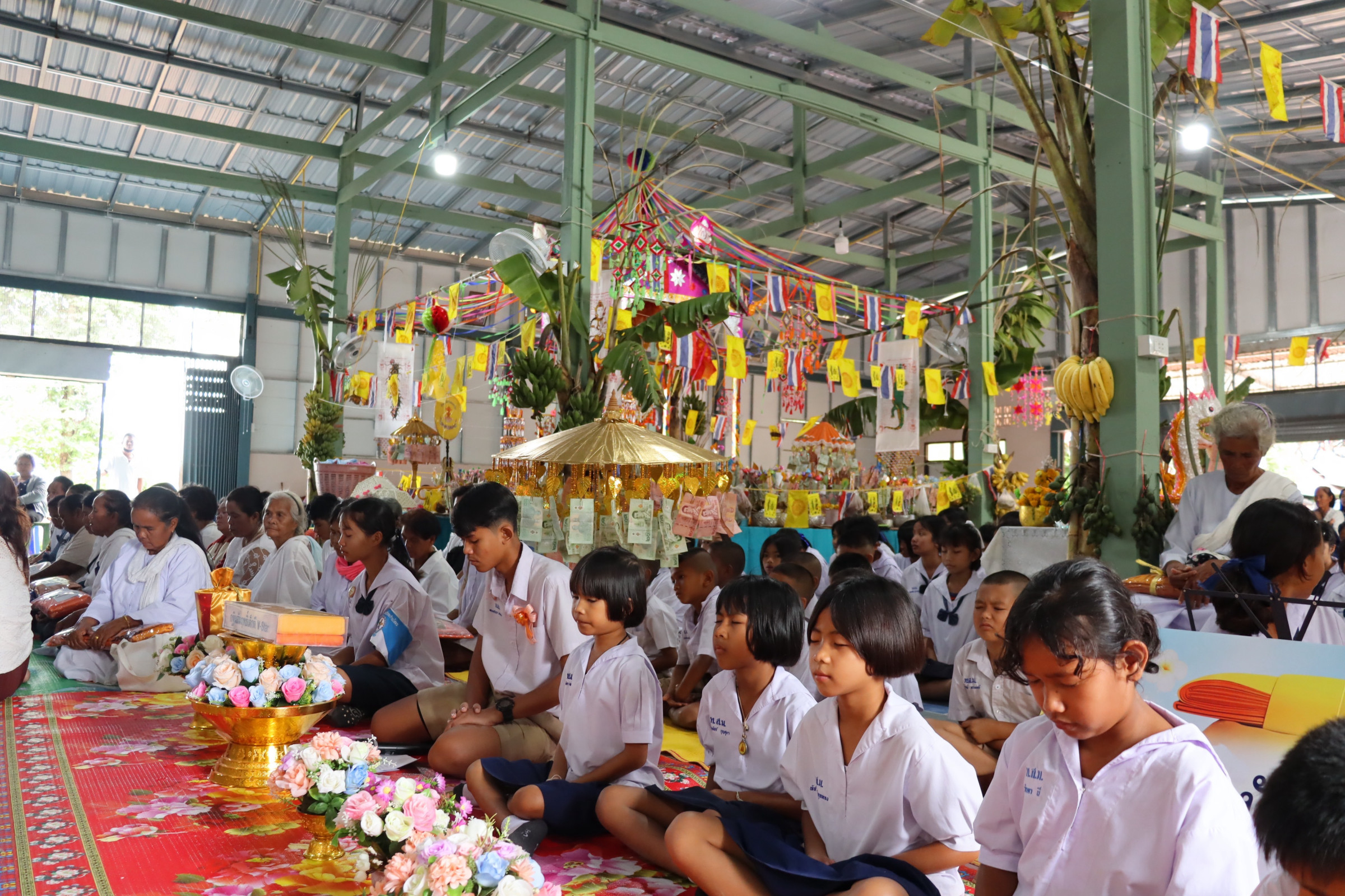 ภาพร่วมพิธีกรรมวัดบ้านโนนกลาง
