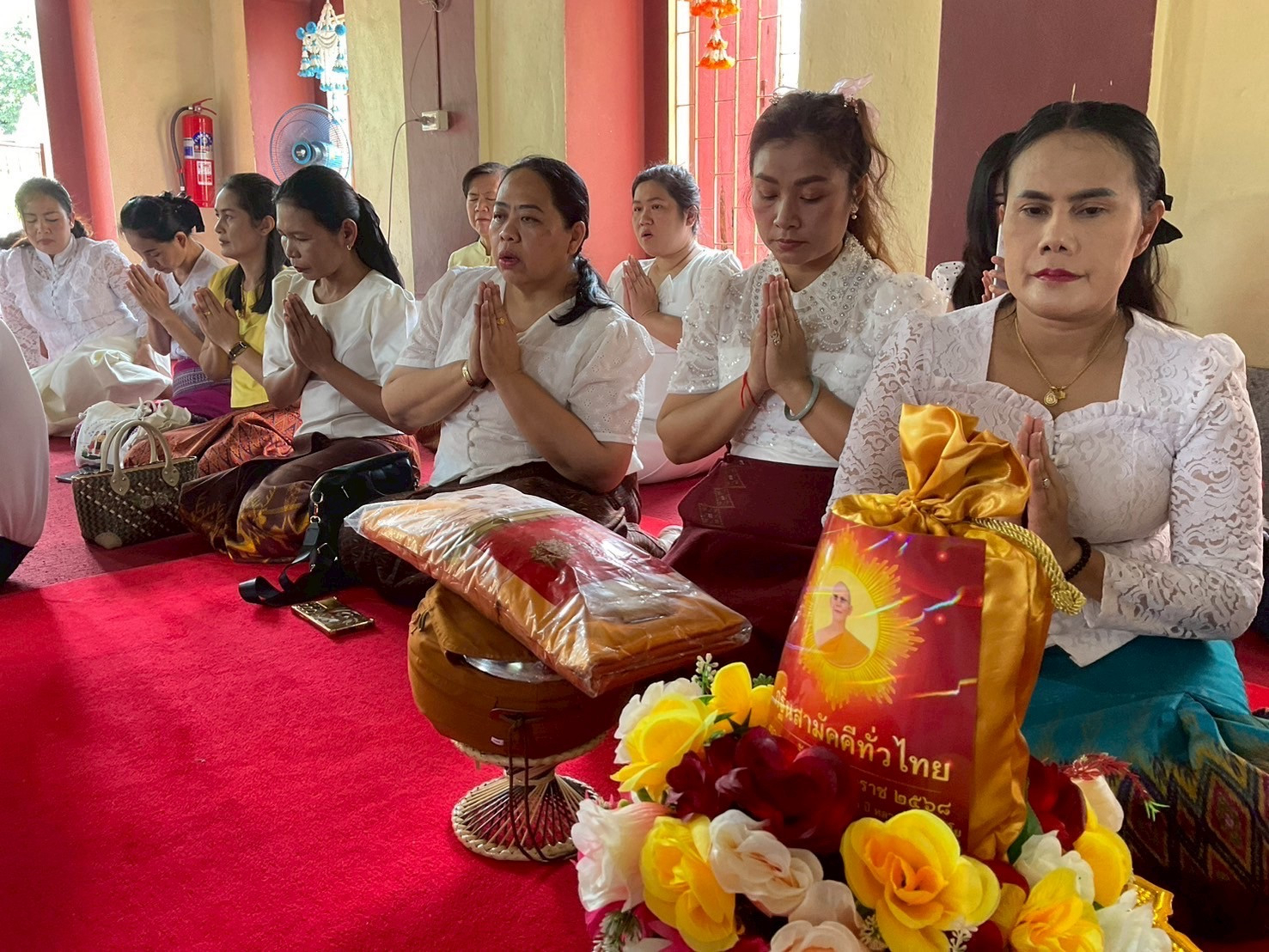 ภาพร่วมพิธีกรรมวัดโพธิ์ศรีธาตุ