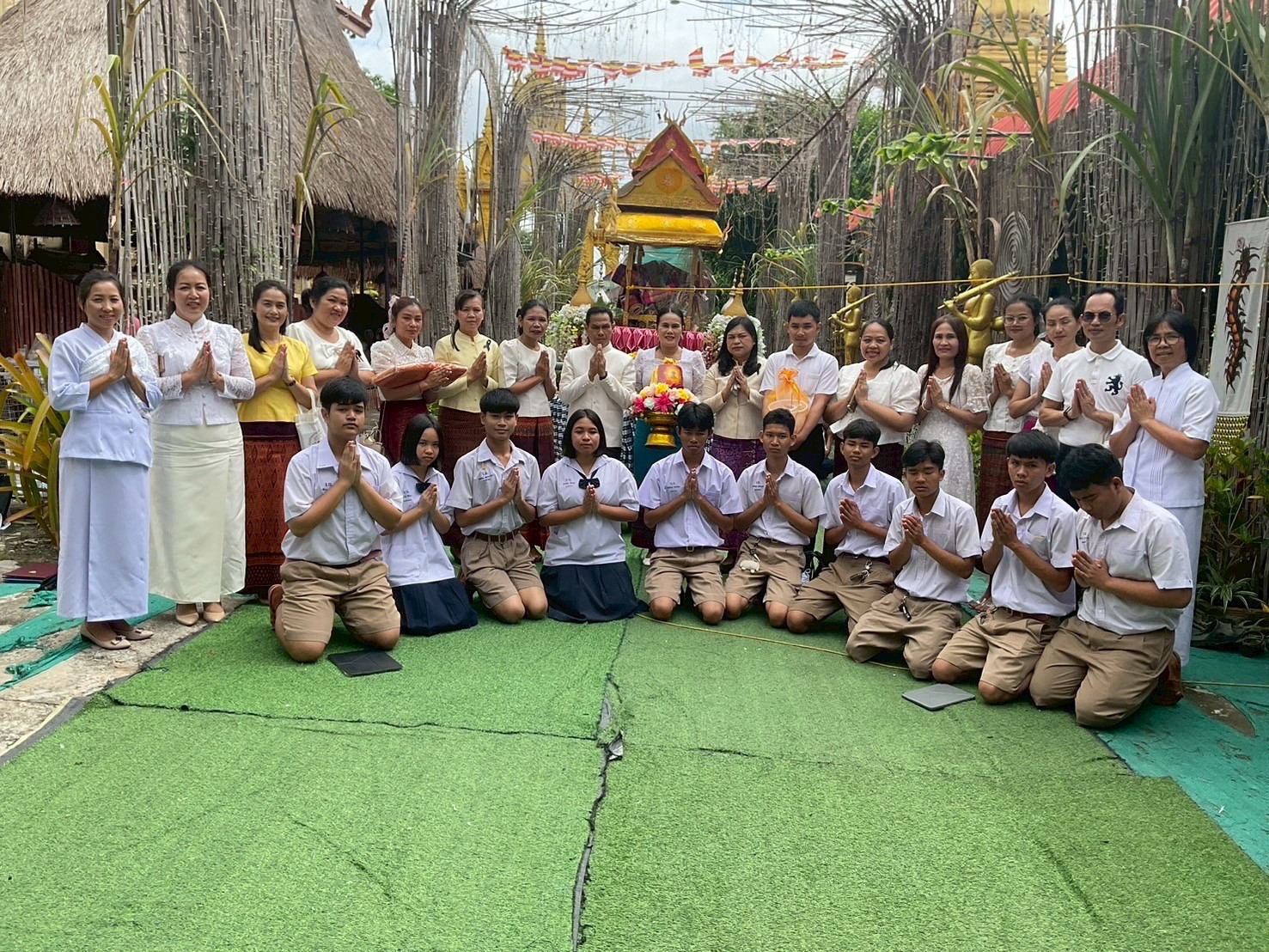 ภาพร่วมพิธีกรรมวัดโพธิ์ศรีธาตุ