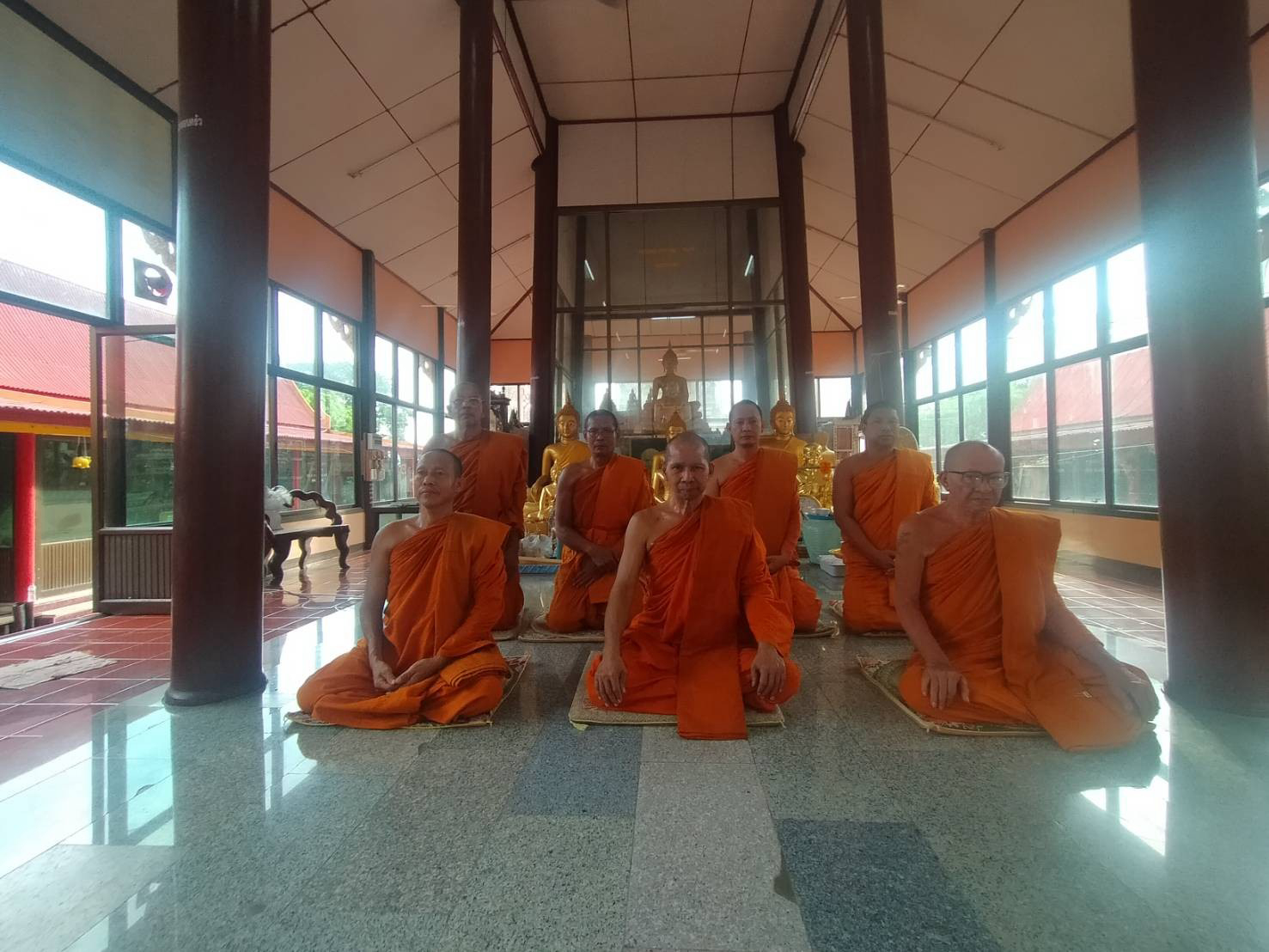 วัดกลางทุ่ง