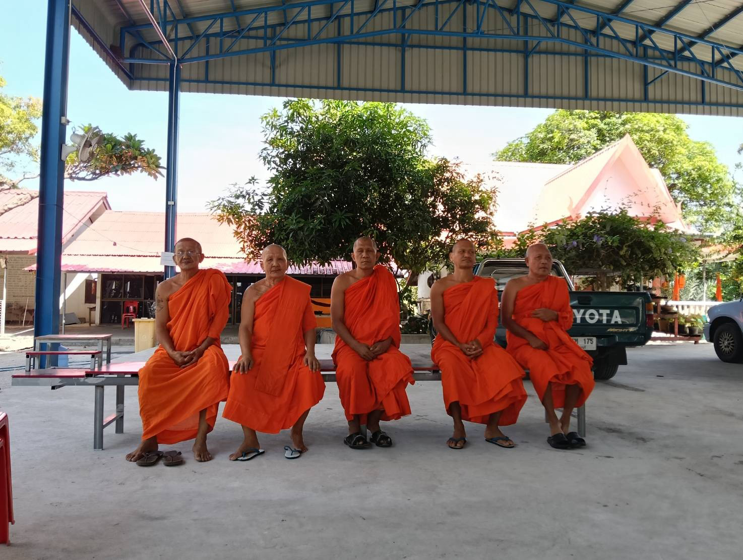 วัดเขาพลัด