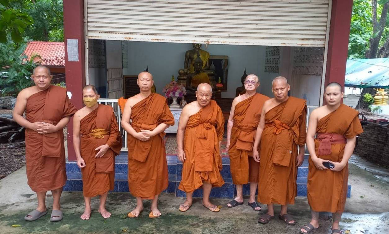 วัดสนมไทย