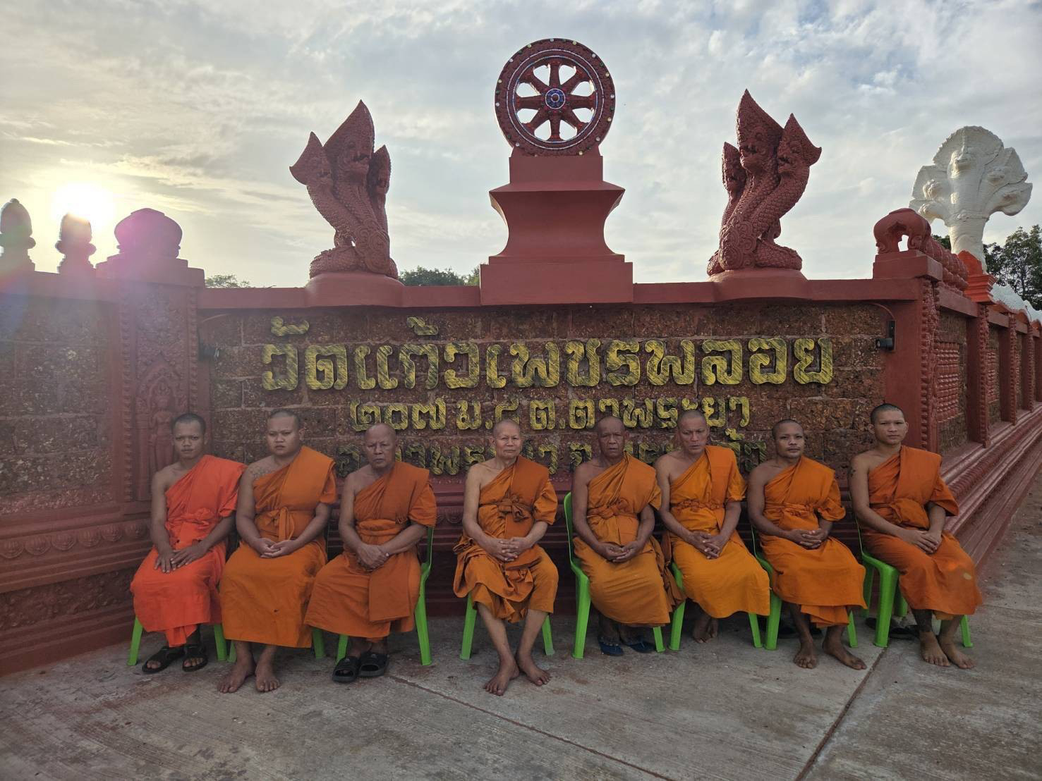 วัดแก้วเพชรพลอย