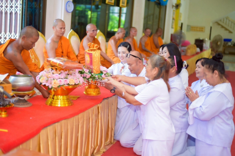 ภาพการถวายปัจจัยวัดจันทาราม