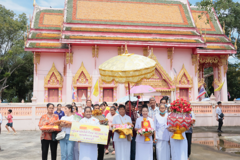 ภาพหมู่ถือพานถวายปัจจัยวัดหนองปลิง