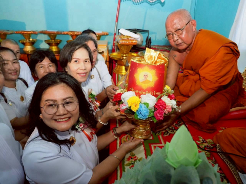 ภาพการถวายปัจจัยวัดบ่อหว้า