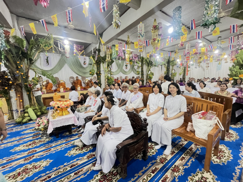 ภาพร่วมพิธีกรรมวัดเกาะลอย