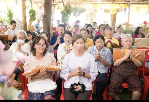 ภาพร่วมพิธีกรรมสำนักปฏิบัติธรรมเปล่งศรีธรรมจักร