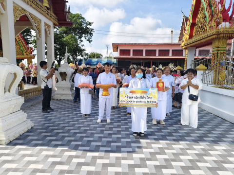 ภาพหมู่ถือพานถวายปัจจัยวัดใหม่บำรุงธรรม