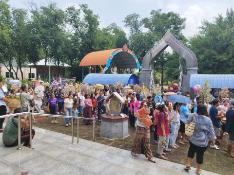 ภาพร่วมพิธีกรรมวัดสระมรกต