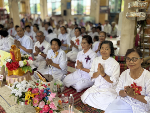 ภาพร่วมพิธีกรรมวัดสว่างโพนตาล