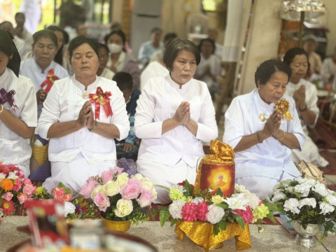 ภาพร่วมพิธีกรรมวัดสว่างโพนตาล