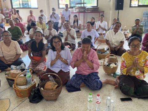 ภาพร่วมพิธีกรรมวัดสว่างโพนตาล