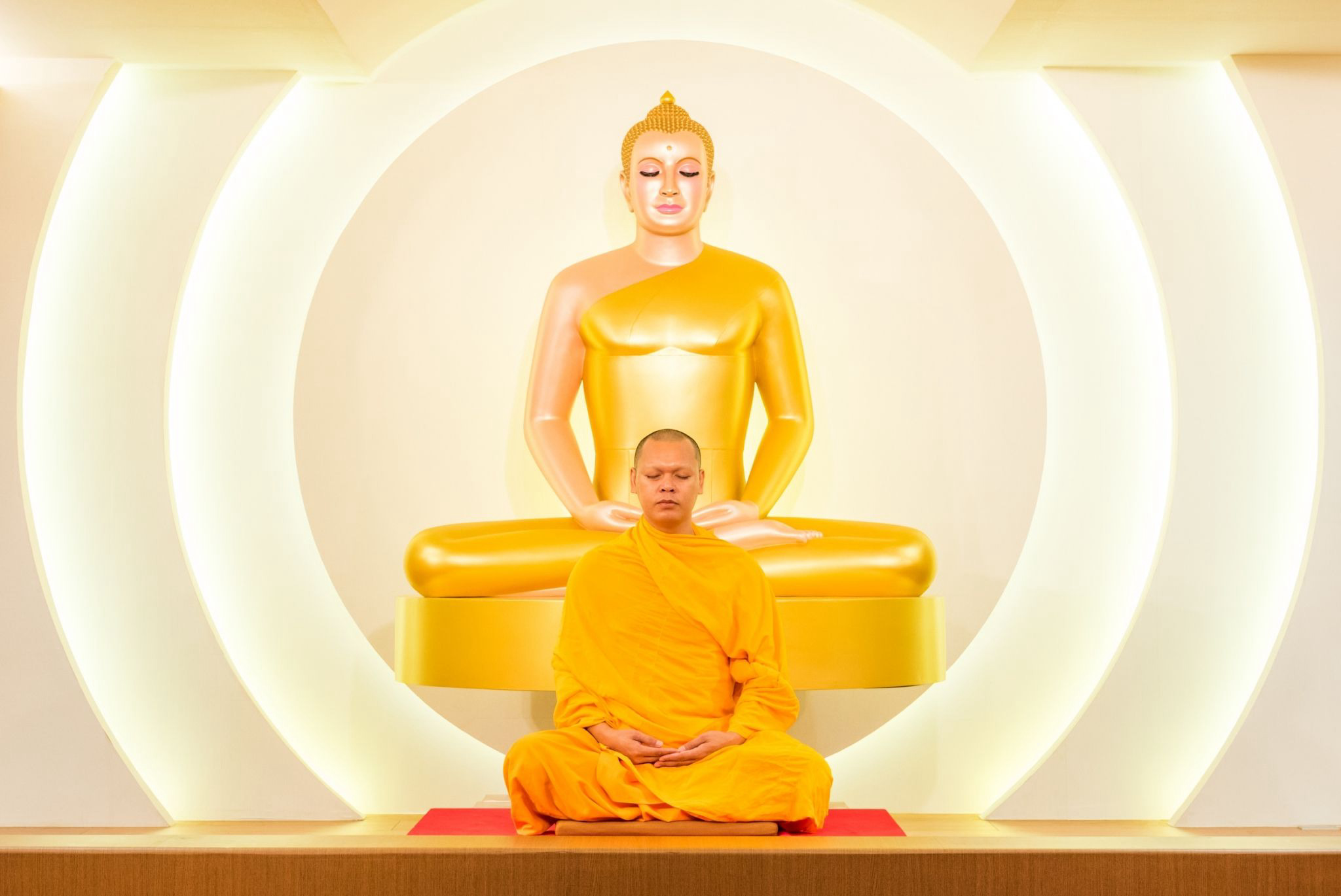 การทำสมาธิในวัด