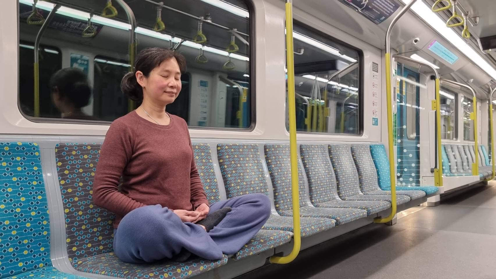 การทำสมาธิในรถไฟฟ้า