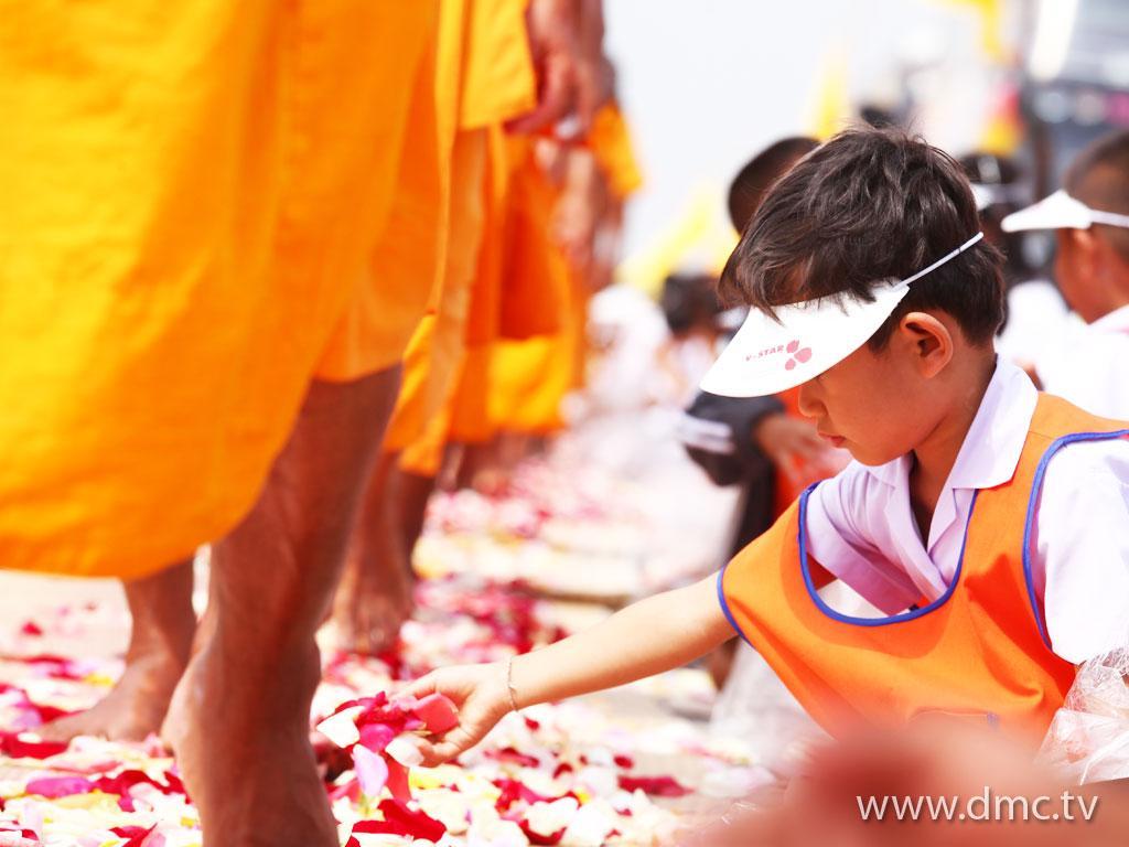 ภาพพื้นหลัง No.1831:ธุดงค์ธรรมชัย