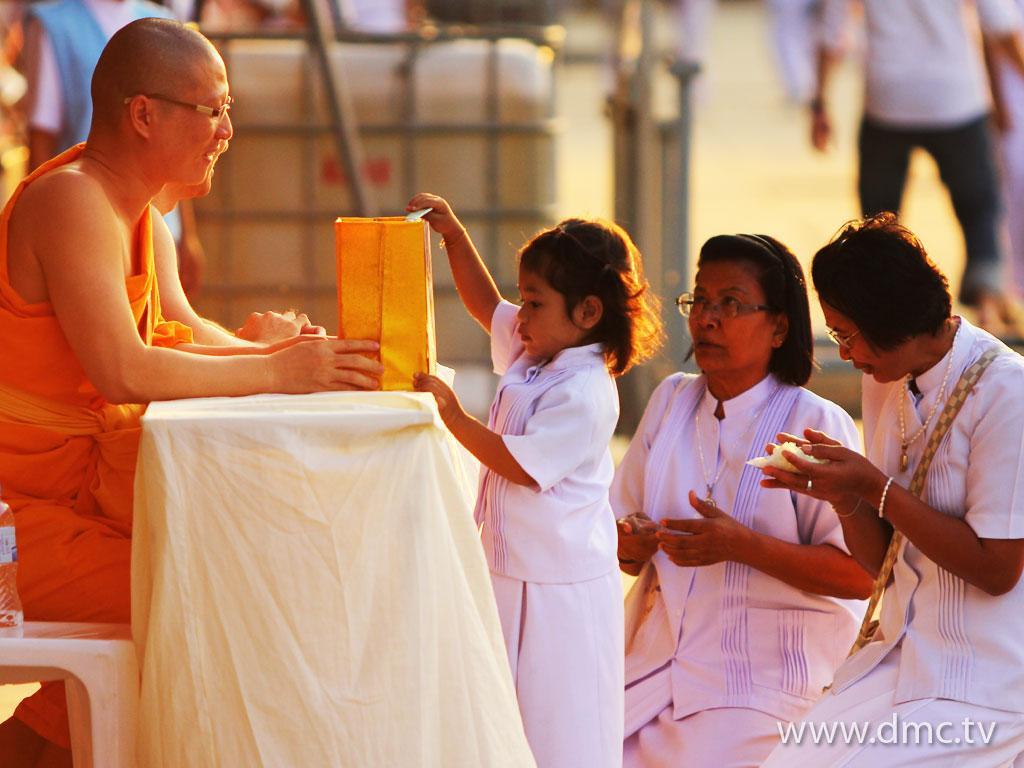 ภาพพื้นหลัง No.2002:งานบุญพิธี