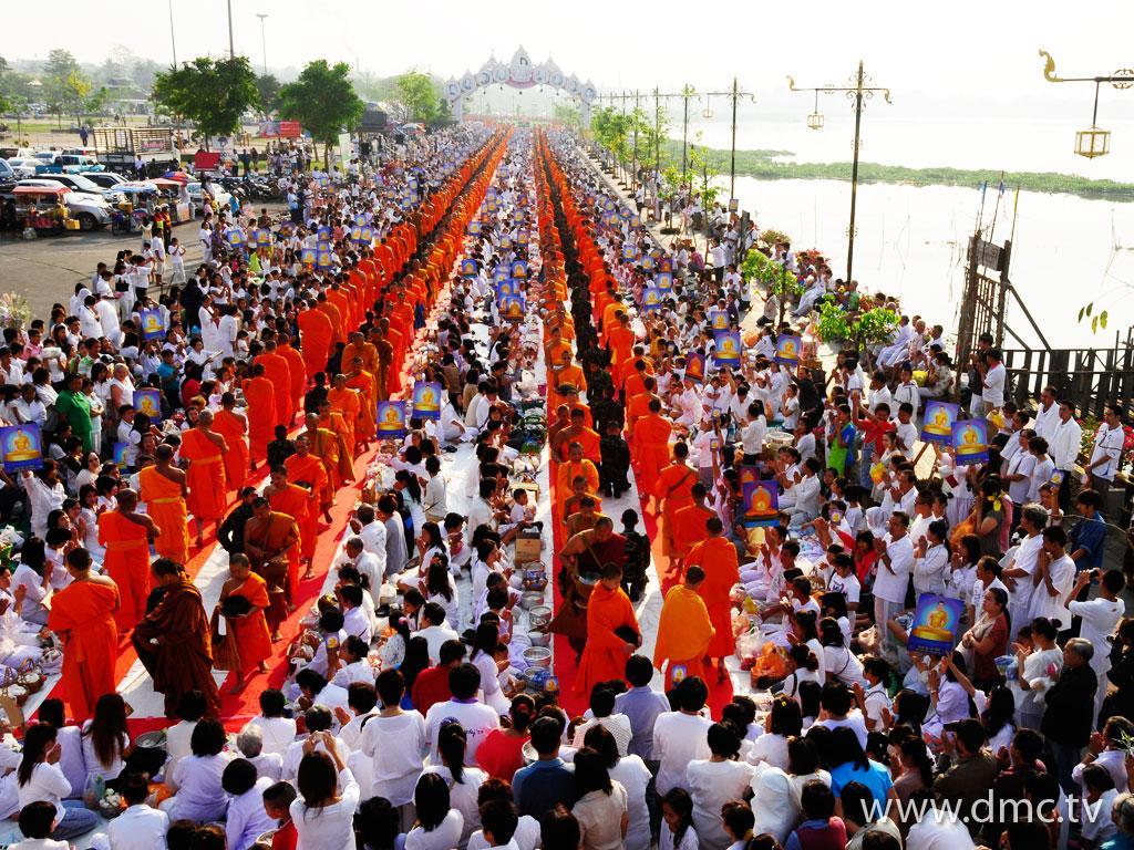 ภาพพื้นหลัง No.2045:ประมวลภาพตักบาตรพระทั่วไทย