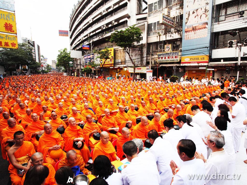 ภาพพื้นหลัง No.2063:ประมวลภาพตักบาตรพระทั่วไทย