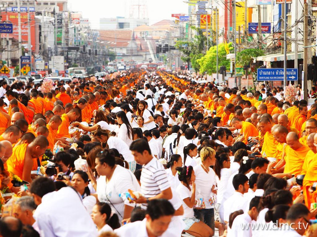 ภาพพื้นหลัง No.2081:ประมวลภาพตักบาตรพระทั่วไทย