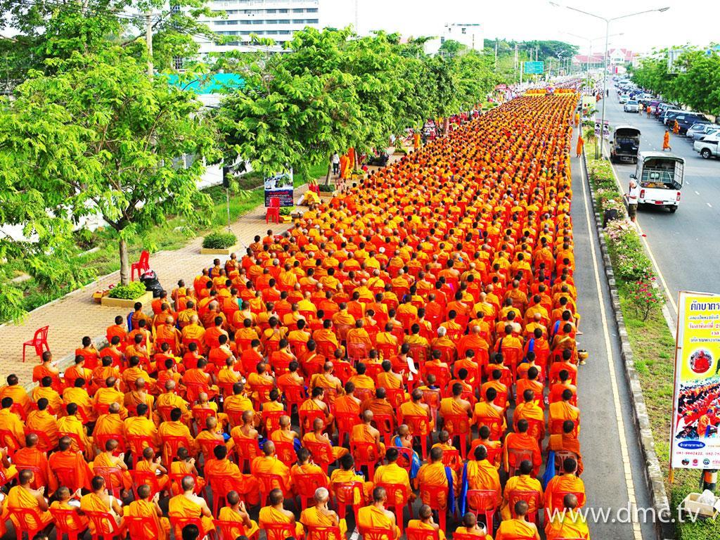ภาพพื้นหลัง No.2086:ประมวลภาพตักบาตรพระทั่วไทย