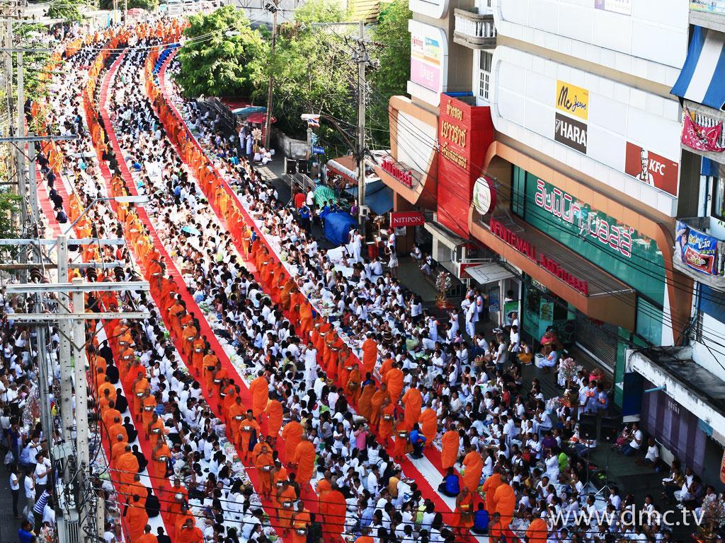 ภาพพื้นหลัง No.2088:ประมวลภาพตักบาตรพระทั่วไทย
