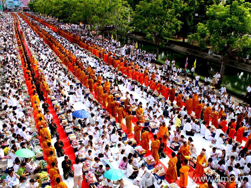 ภาพพื้นหลัง No.2101:ประมวลภาพตักบาตรพระทั่วไทย