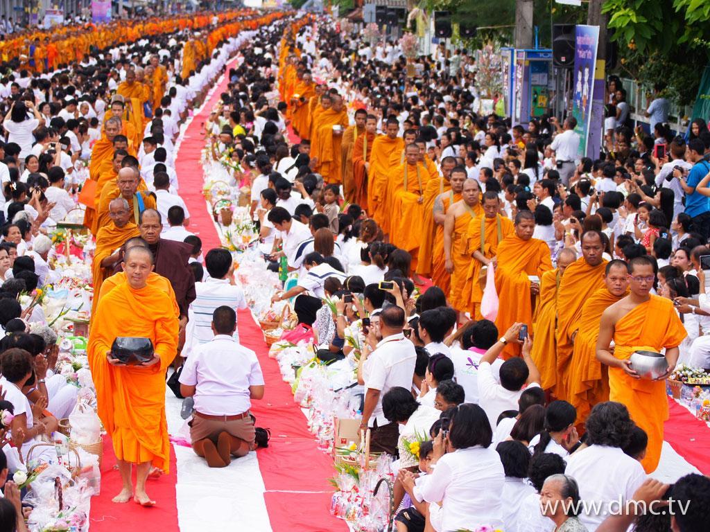 ภาพพื้นหลัง No.2105:ประมวลภาพตักบาตรพระทั่วไทย