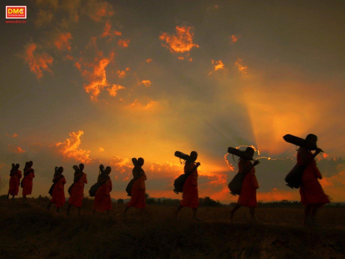 ภาพพื้นหลัง No.406:บวชพระแสนรูปเข้าพรรษา