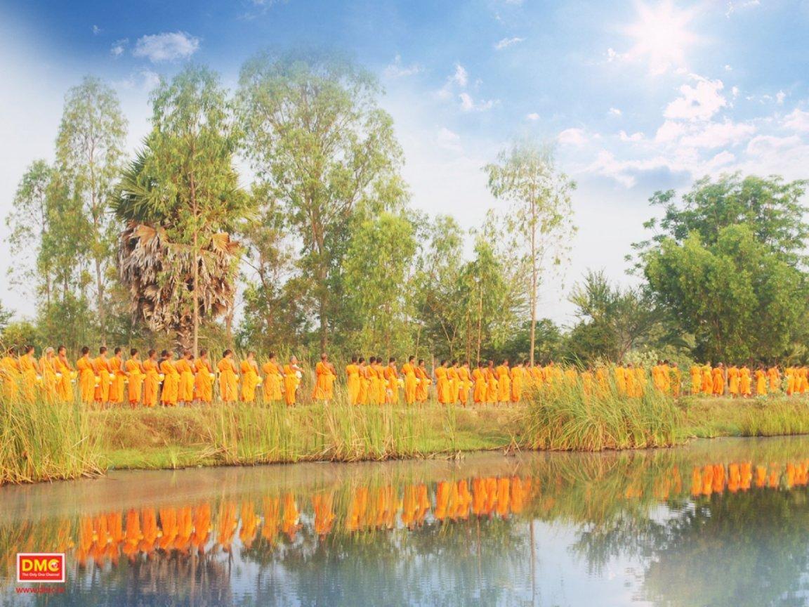 ภาพพื้นหลัง No.411:บวชพระแสนรูปเข้าพรรษา