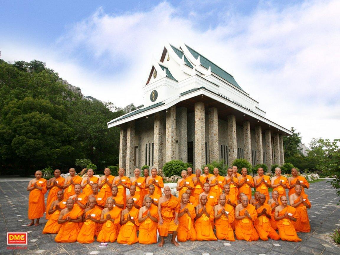 ภาพพื้นหลัง No.415:บวชพระแสนรูปเข้าพรรษา